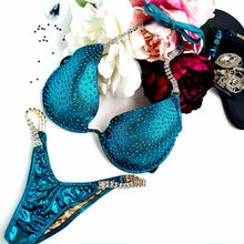 Load image into Gallery viewer, Teal underwire bikini
